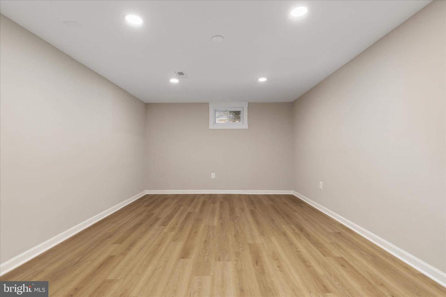 1002 KERGE CT SE, VIENNA, Virginia 22180, 5 Bedrooms Bedrooms, ,3 BathroomsBathrooms,Residential,For sale,1002 KERGE CT SE,VAFX2286428 MLS # VAFX2286428