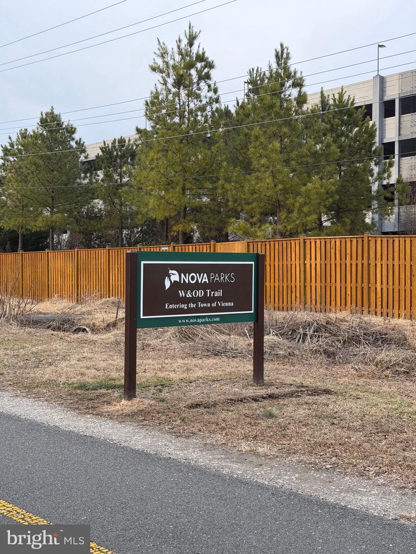 1002 KERGE CT SE, VIENNA, Virginia 22180, 5 Bedrooms Bedrooms, ,3 BathroomsBathrooms,Residential,For sale,1002 KERGE CT SE,VAFX2286428 MLS # VAFX2286428