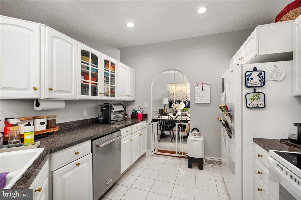 832 WINDER CT, WINCHESTER, Virginia 22601, 3 Bedrooms Bedrooms, 5 Rooms Rooms,2 BathroomsBathrooms,Residential,For sale,832 WINDER CT,VAWI2009800 MLS # VAWI2009800