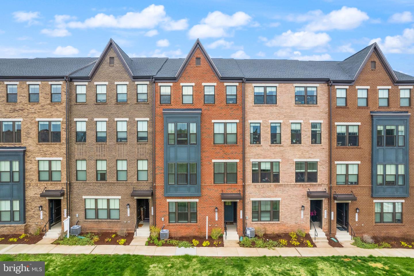 43361 RADFORD DIVIDE TER, ASHBURN, Virginia 20148, 3 Bedrooms Bedrooms, ,2 BathroomsBathrooms,Residential,For sale,43361 RADFORD DIVIDE TER,VALO2114200 MLS # VALO2114200