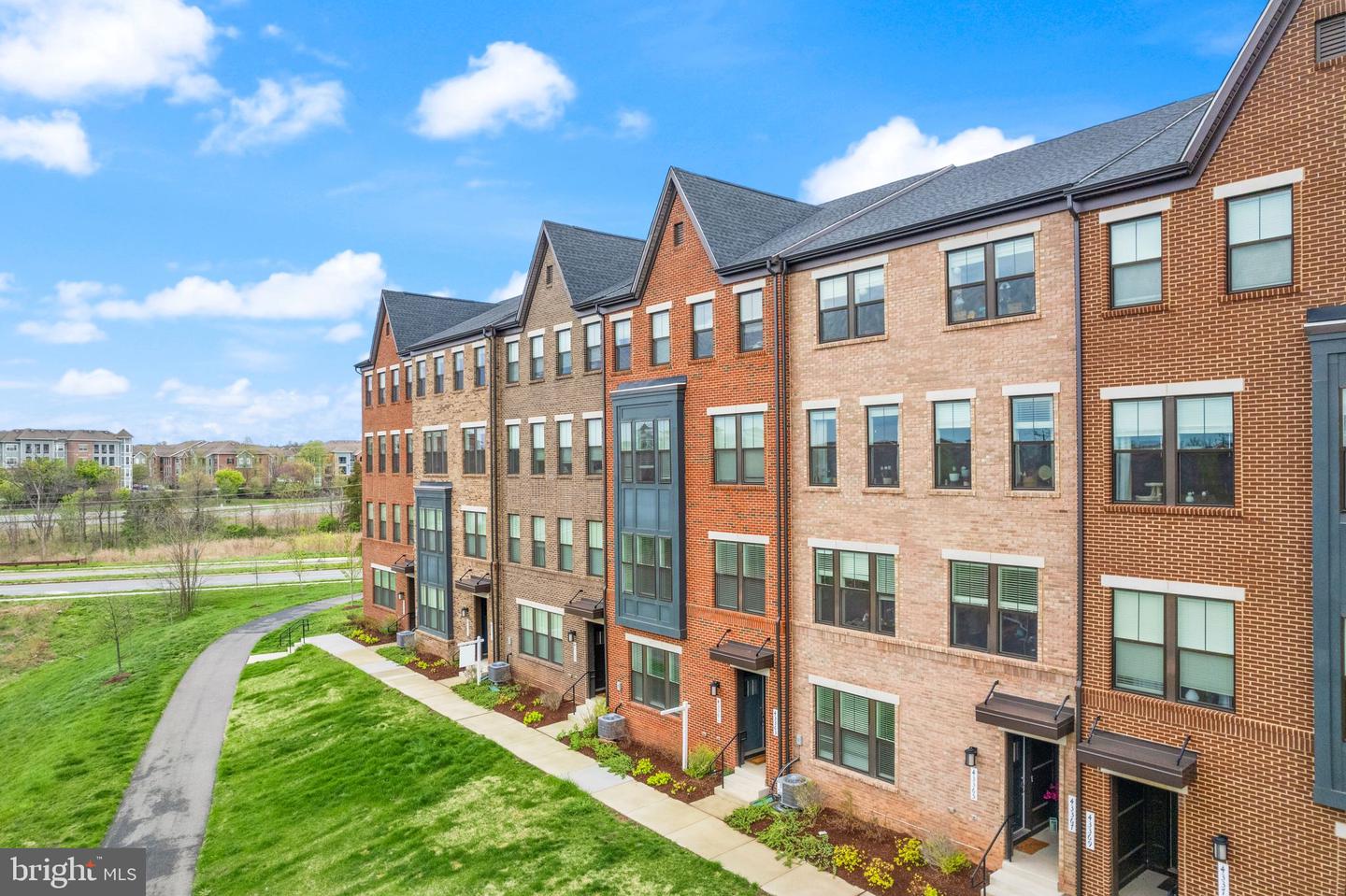 43361 RADFORD DIVIDE TER, ASHBURN, Virginia 20148, 3 Bedrooms Bedrooms, ,2 BathroomsBathrooms,Residential,For sale,43361 RADFORD DIVIDE TER,VALO2114200 MLS # VALO2114200
