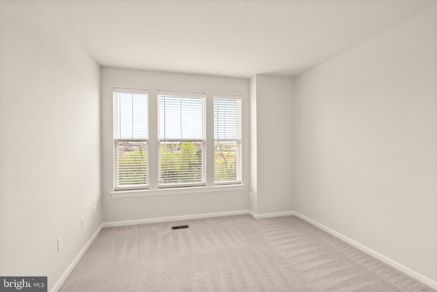 43361 RADFORD DIVIDE TER, ASHBURN, Virginia 20148, 3 Bedrooms Bedrooms, ,2 BathroomsBathrooms,Residential,For sale,43361 RADFORD DIVIDE TER,VALO2114200 MLS # VALO2114200