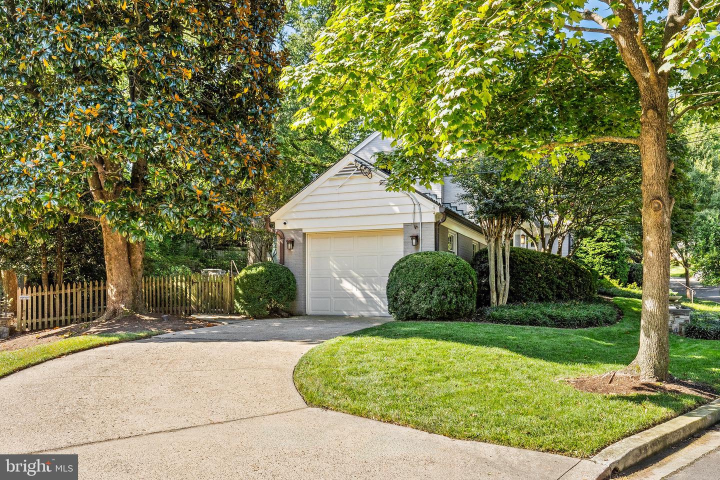 4225 50TH ST NW, WASHINGTON, District Of Columbia 20016, 3 Bedrooms Bedrooms, ,3 BathroomsBathrooms,Residential,For sale,4225 50TH ST NW,DCDC2242110 MLS # DCDC2242110