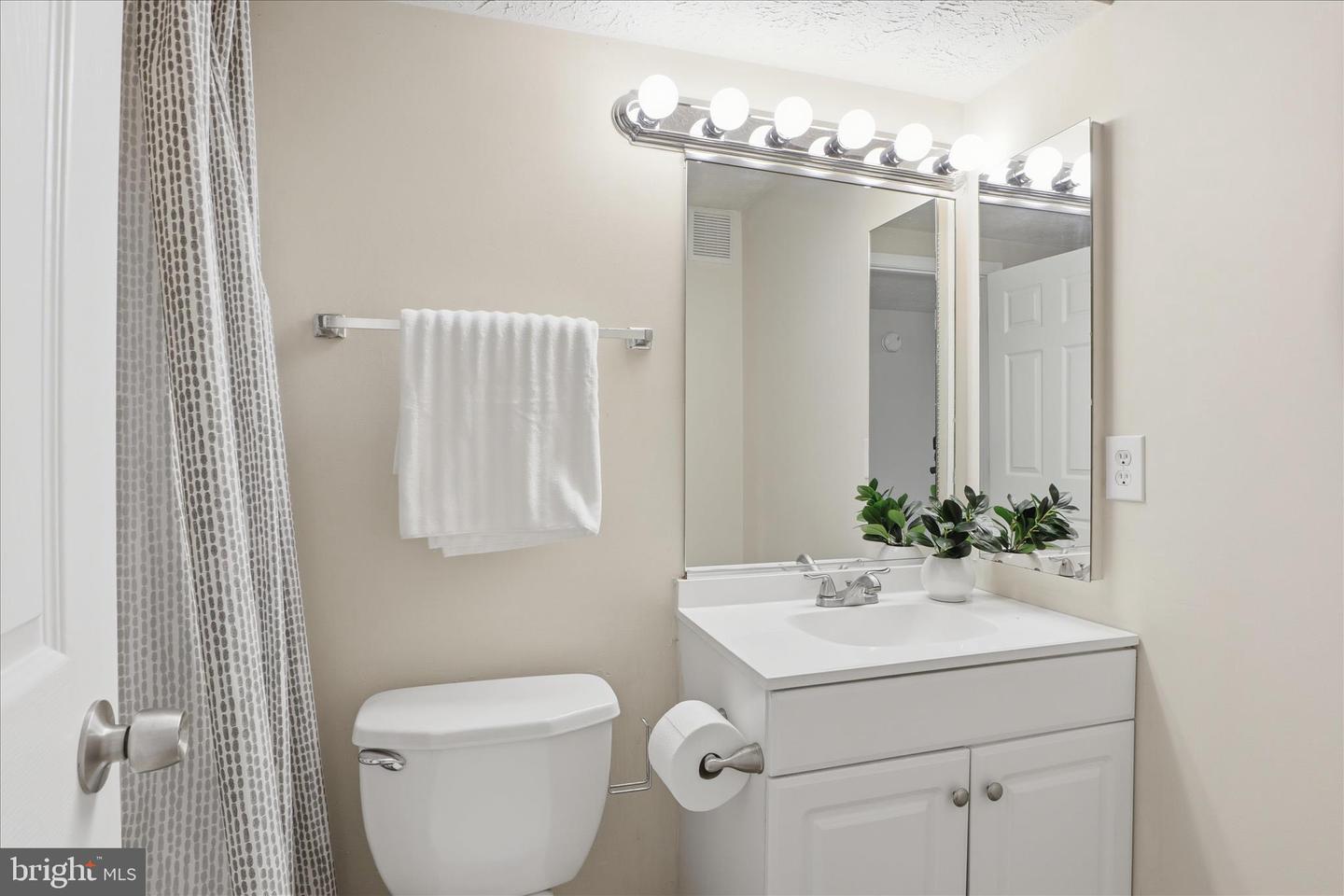 8386 BROCKHAM DR #F, ALEXANDRIA, Virginia 22309, 2 Bedrooms Bedrooms, ,2 BathroomsBathrooms,Residential,For sale,8386 BROCKHAM DR #F,VAFX2286544 MLS # VAFX2286544 8386 BROCKHAM DR #F, ALEXANDRIA, Virginia 22309, 2 Bedrooms Bedrooms, ,2 BathroomsBathrooms,Residential,For sale,8386 BROCKHAM DR #F,VAFX2286544 MLS # VAFX2286544