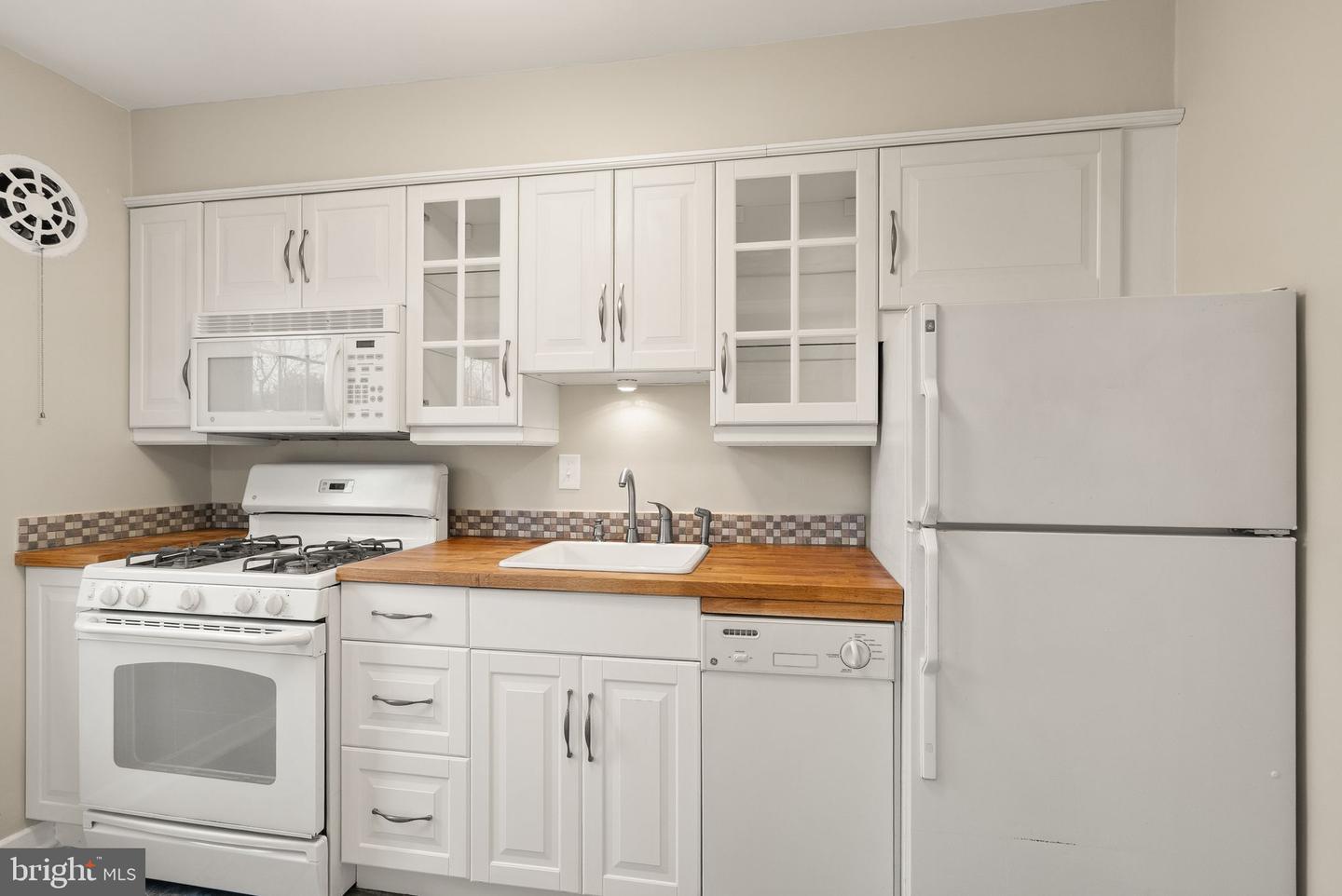 6628 E WAKEFIELD DR E #C1, ALEXANDRIA, Virginia 22307, 2 Bedrooms Bedrooms, ,1 BathroomBathrooms,Residential,For sale,6628 E WAKEFIELD DR E #C1,VAFX2286626 MLS # VAFX2286626