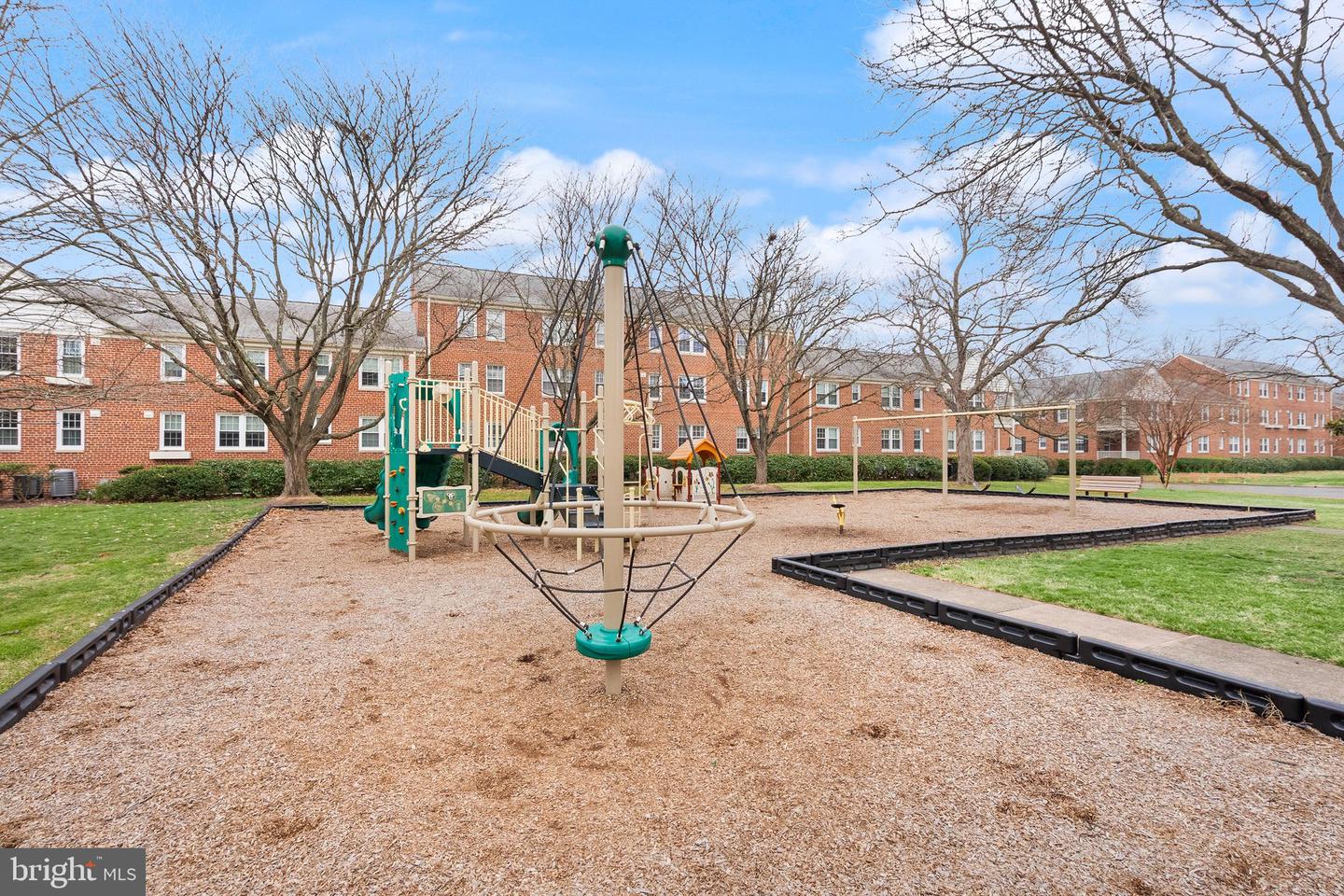 6628 E WAKEFIELD DR E #C1, ALEXANDRIA, Virginia 22307, 2 Bedrooms Bedrooms, ,1 BathroomBathrooms,Residential,For sale,6628 E WAKEFIELD DR E #C1,VAFX2286626 MLS # VAFX2286626