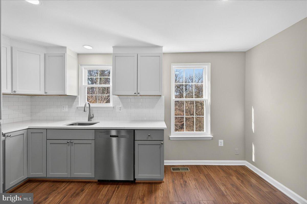 8357 GEORGIAN CT, MANASSAS, Virginia 20110, 2 Bedrooms Bedrooms, 4 Rooms Rooms,2 BathroomsBathrooms,Residential,For sale,8357 GEORGIAN CT,VAMN2009994 MLS # VAMN2009994