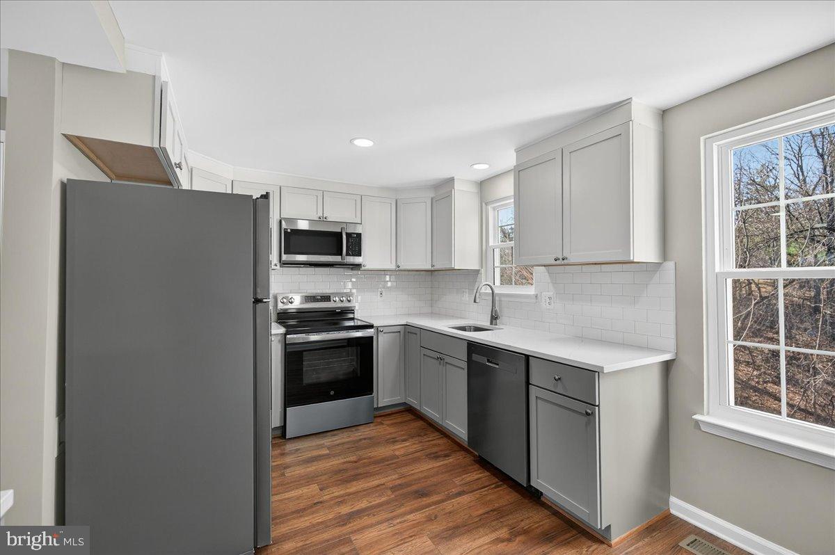 8357 GEORGIAN CT, MANASSAS, Virginia 20110, 2 Bedrooms Bedrooms, 4 Rooms Rooms,2 BathroomsBathrooms,Residential,For sale,8357 GEORGIAN CT,VAMN2009994 MLS # VAMN2009994