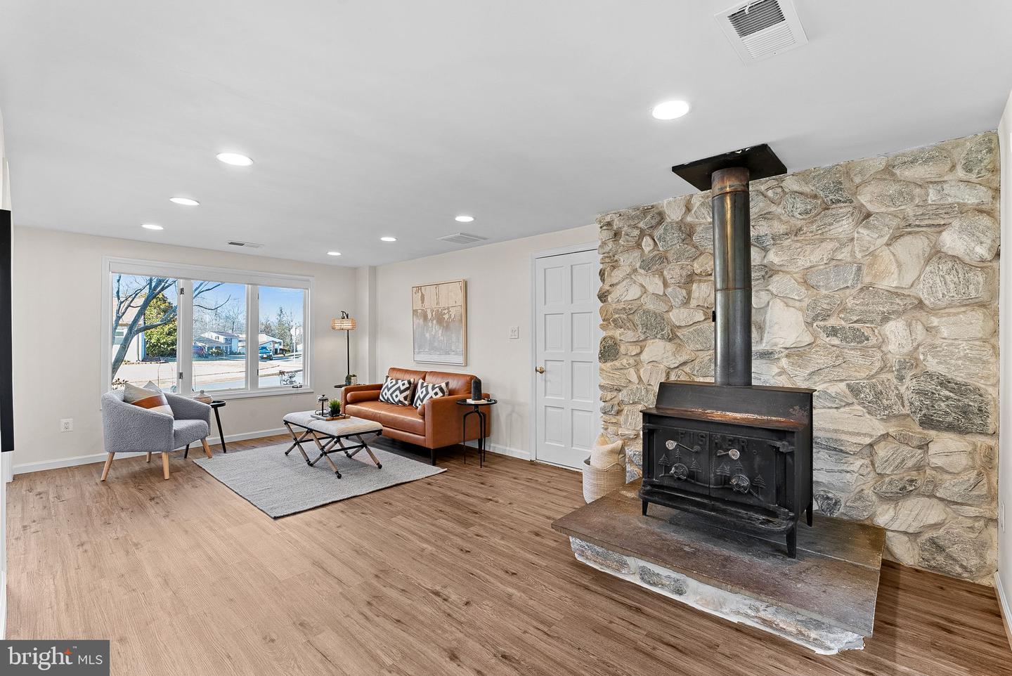 103 E MEADOWLAND LN, STERLING, Virginia 20164, 3 Bedrooms Bedrooms, ,2 BathroomsBathrooms,Residential,For sale,103 E MEADOWLAND LN,VALO2114304 MLS # VALO2114304