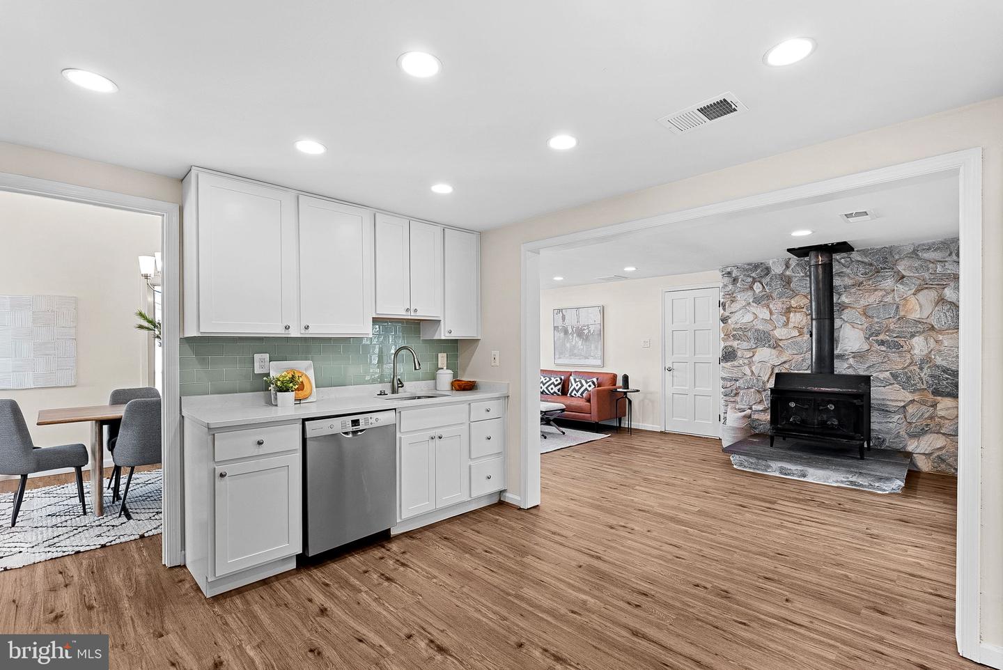 103 E MEADOWLAND LN, STERLING, Virginia 20164, 3 Bedrooms Bedrooms, ,2 BathroomsBathrooms,Residential,For sale,103 E MEADOWLAND LN,VALO2114304 MLS # VALO2114304