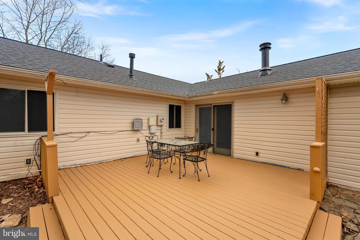 103 E MEADOWLAND LN, STERLING, Virginia 20164, 3 Bedrooms Bedrooms, ,2 BathroomsBathrooms,Residential,For sale,103 E MEADOWLAND LN,VALO2114304 MLS # VALO2114304