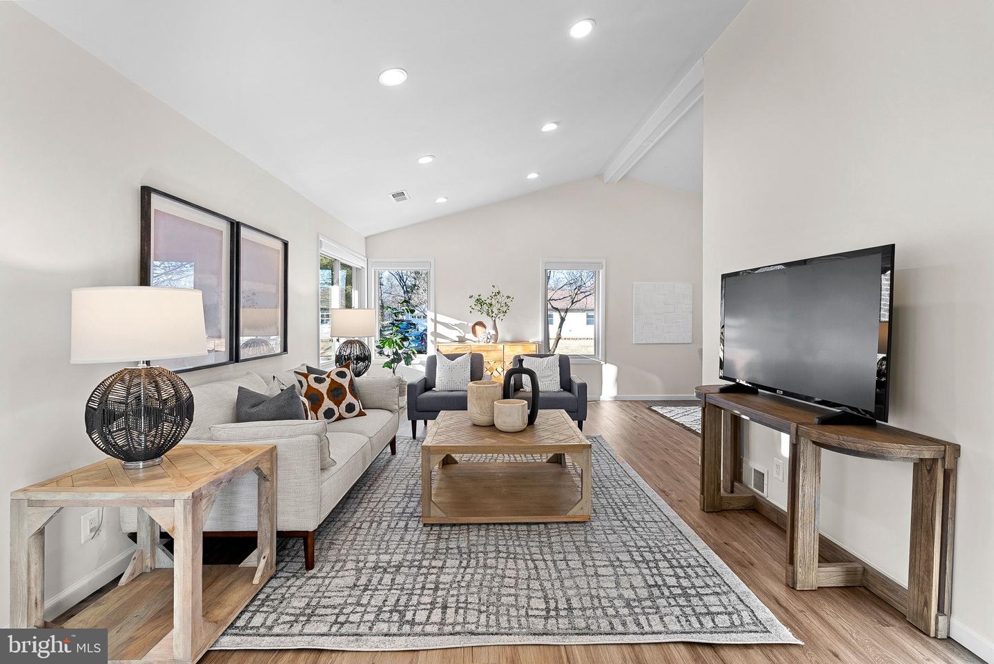 103 E MEADOWLAND LN, STERLING, Virginia 20164, 3 Bedrooms Bedrooms, ,2 BathroomsBathrooms,Residential,For sale,103 E MEADOWLAND LN,VALO2114304 MLS # VALO2114304