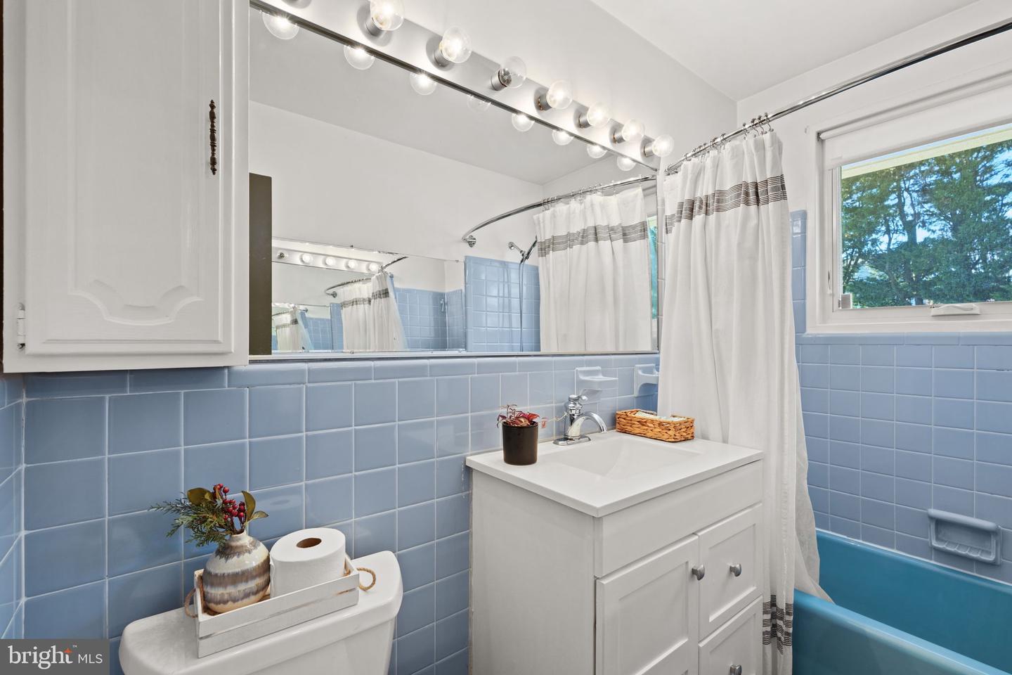 2114 N EARLEY ST, ALEXANDRIA, Virginia 22302, 4 Bedrooms Bedrooms, ,3 BathroomsBathrooms,Residential,For sale,2114 N EARLEY ST,VAAX2053392 MLS # VAAX2053392