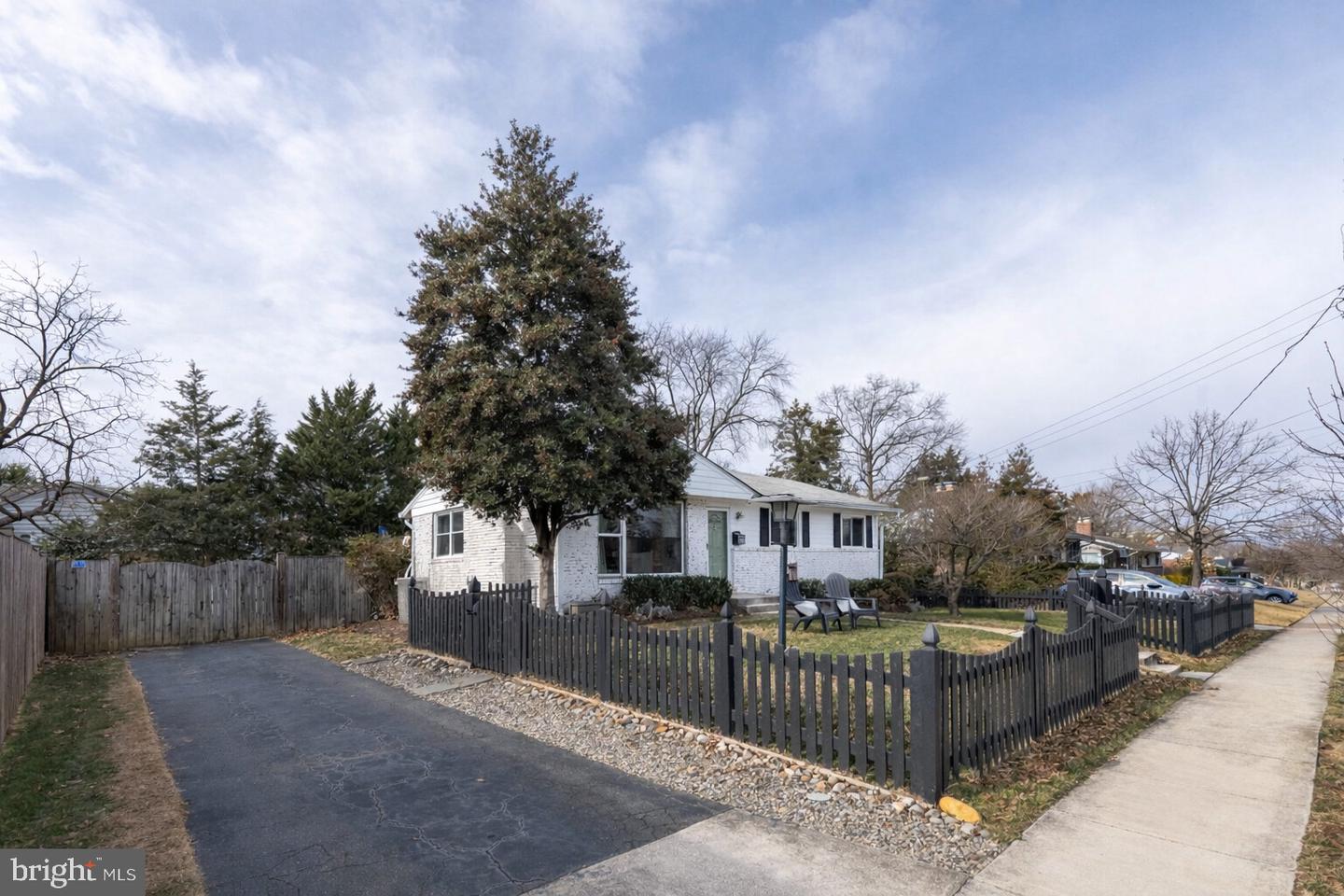 2114 N EARLEY ST, ALEXANDRIA, Virginia 22302, 4 Bedrooms Bedrooms, ,3 BathroomsBathrooms,Residential,For sale,2114 N EARLEY ST,VAAX2053392 MLS # VAAX2053392