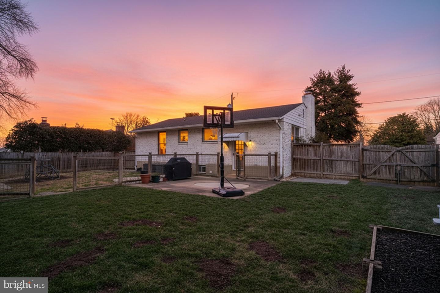 2114 N EARLEY ST, ALEXANDRIA, Virginia 22302, 4 Bedrooms Bedrooms, ,3 BathroomsBathrooms,Residential,For sale,2114 N EARLEY ST,VAAX2053392 MLS # VAAX2053392