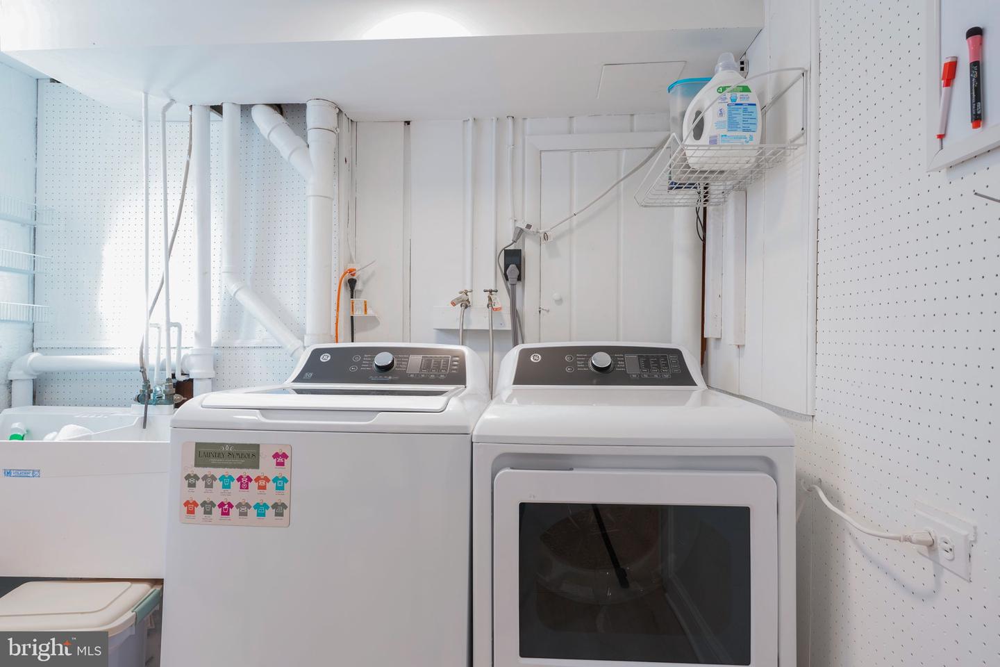 2114 N EARLEY ST, ALEXANDRIA, Virginia 22302, 4 Bedrooms Bedrooms, ,3 BathroomsBathrooms,Residential,For sale,2114 N EARLEY ST,VAAX2053392 MLS # VAAX2053392