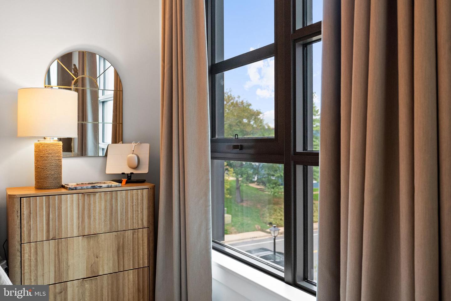 1201 N ROYAL ST #215, ALEXANDRIA, Virginia 22314, 2 Bedrooms Bedrooms, ,1 BathroomBathrooms,Residential,For sale,1201 N ROYAL ST #215,VAAX2053394 MLS # VAAX2053394