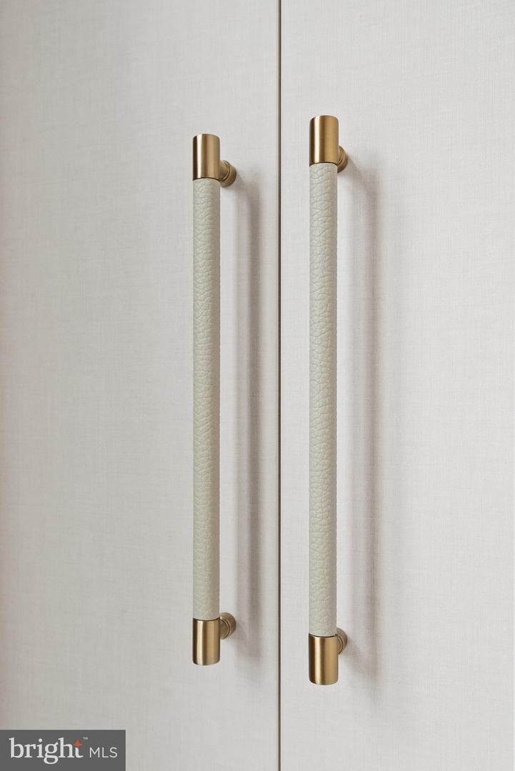 1201 N ROYAL ST #215, ALEXANDRIA, Virginia 22314, 2 Bedrooms Bedrooms, ,1 BathroomBathrooms,Residential,For sale,1201 N ROYAL ST #215,VAAX2053394 MLS # VAAX2053394