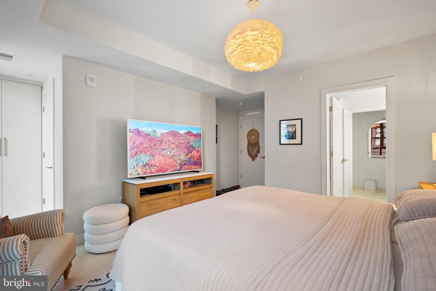 1201 N ROYAL ST #215, ALEXANDRIA, Virginia 22314, 2 Bedrooms Bedrooms, ,1 BathroomBathrooms,Residential,For sale,1201 N ROYAL ST #215,VAAX2053394 MLS # VAAX2053394