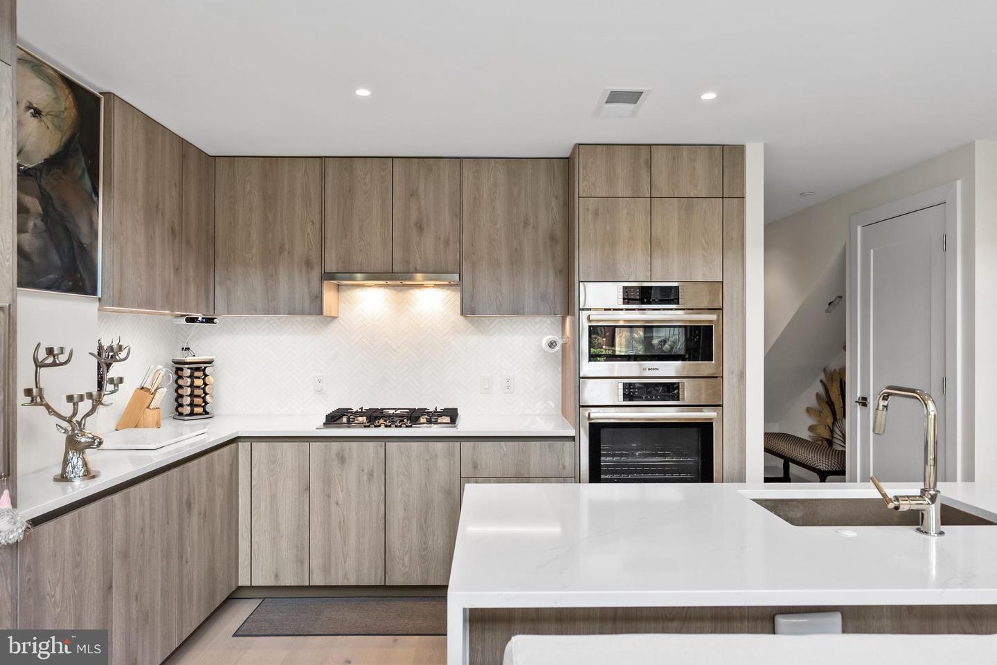 1201 N ROYAL ST #215, ALEXANDRIA, Virginia 22314, 2 Bedrooms Bedrooms, ,1 BathroomBathrooms,Residential,For sale,1201 N ROYAL ST #215,VAAX2053394 MLS # VAAX2053394