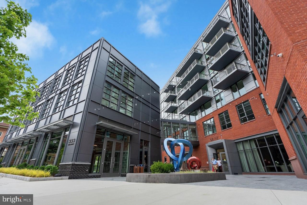 1201 N ROYAL ST #215, ALEXANDRIA, Virginia 22314, 2 Bedrooms Bedrooms, ,1 BathroomBathrooms,Residential,For sale,1201 N ROYAL ST #215,VAAX2053394 MLS # VAAX2053394