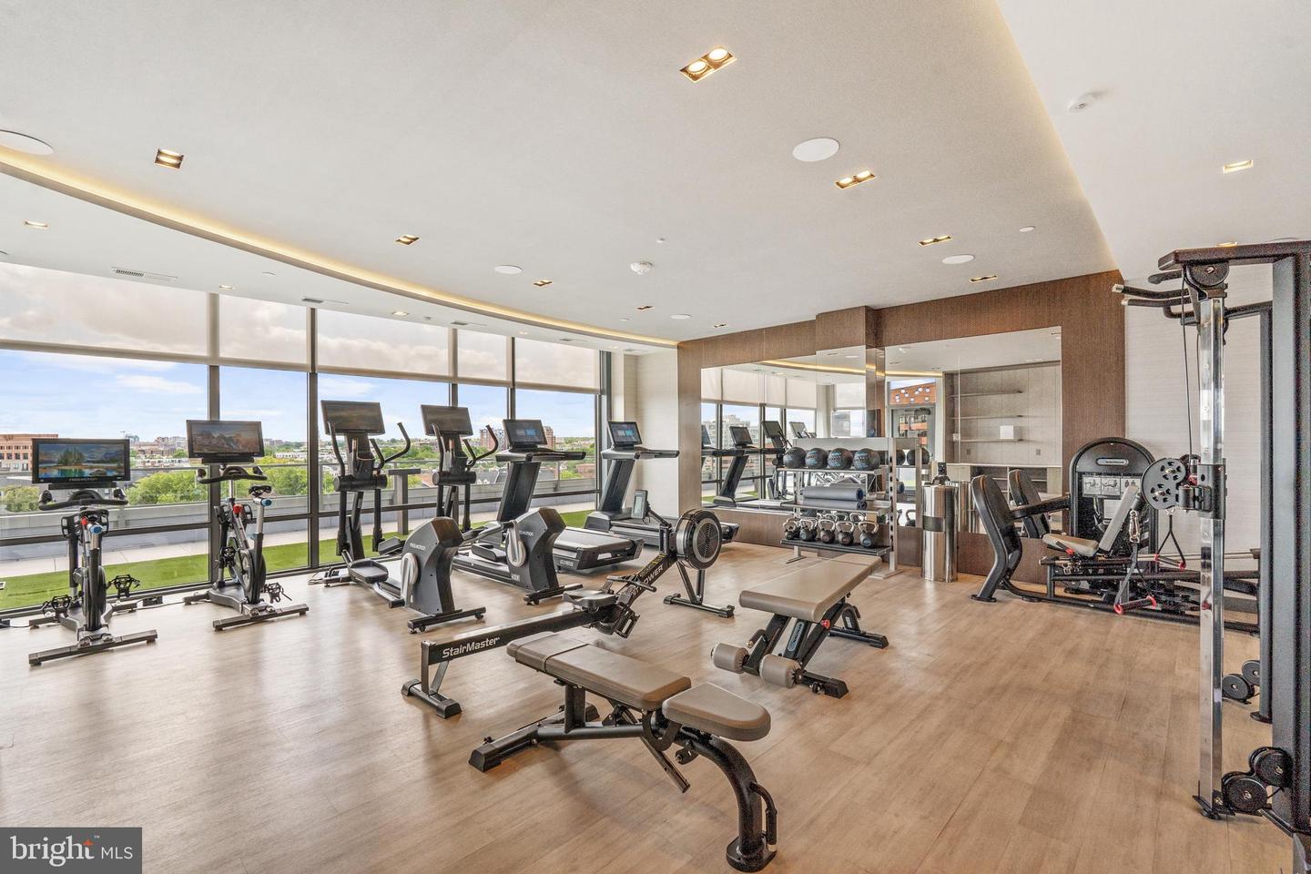 1201 N ROYAL ST #215, ALEXANDRIA, Virginia 22314, 2 Bedrooms Bedrooms, ,1 BathroomBathrooms,Residential,For sale,1201 N ROYAL ST #215,VAAX2053394 MLS # VAAX2053394