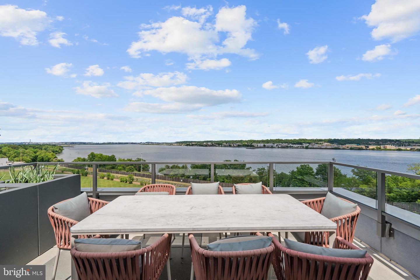 1201 N ROYAL ST #215, ALEXANDRIA, Virginia 22314, 2 Bedrooms Bedrooms, ,1 BathroomBathrooms,Residential,For sale,1201 N ROYAL ST #215,VAAX2053394 MLS # VAAX2053394