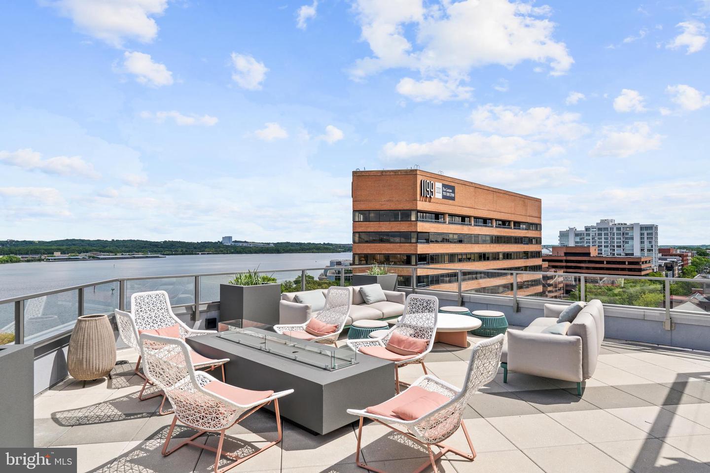 1201 N ROYAL ST #215, ALEXANDRIA, Virginia 22314, 2 Bedrooms Bedrooms, ,1 BathroomBathrooms,Residential,For sale,1201 N ROYAL ST #215,VAAX2053394 MLS # VAAX2053394