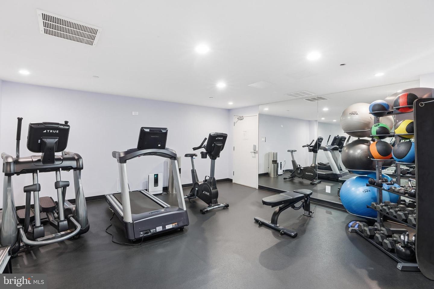 1301 N COURTHOUSE RD N #1804, ARLINGTON, Virginia 22201, 1 Bedroom Bedrooms, ,1 BathroomBathrooms,Residential,For sale,1301 N COURTHOUSE RD N #1804,VAAR2067974 MLS # VAAR2067974