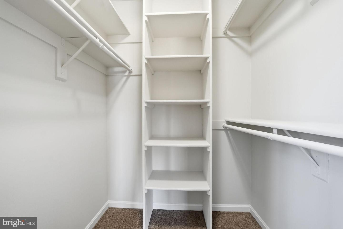 6086 ESSEX HOUSE SQ #B, ALEXANDRIA, Virginia 22310, 2 Bedrooms Bedrooms, ,1 BathroomBathrooms,Residential,For sale,6086 ESSEX HOUSE SQ #B,VAFX2286942 MLS # VAFX2286942