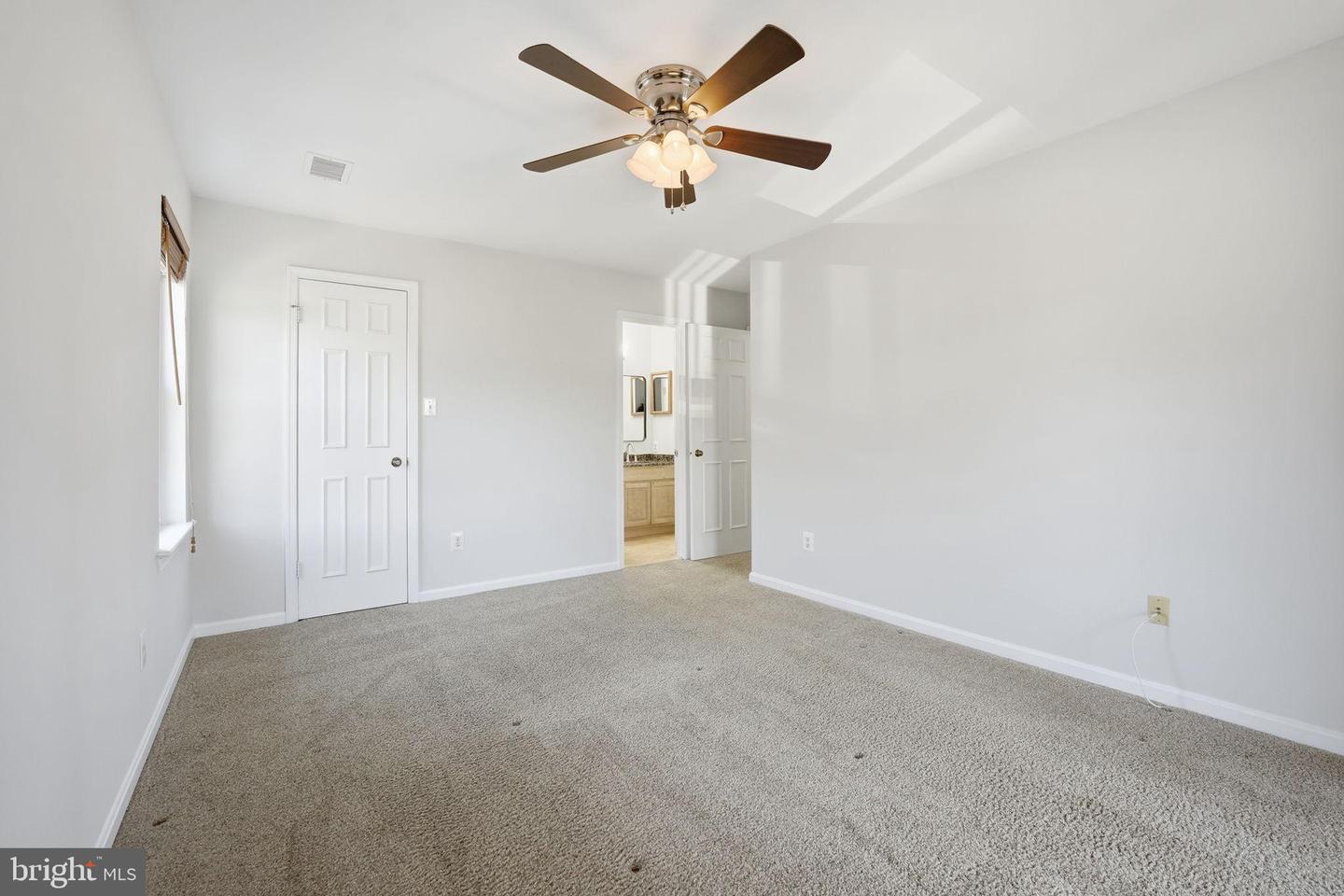 6086 ESSEX HOUSE SQ #B, ALEXANDRIA, Virginia 22310, 2 Bedrooms Bedrooms, ,1 BathroomBathrooms,Residential,For sale,6086 ESSEX HOUSE SQ #B,VAFX2286942 MLS # VAFX2286942