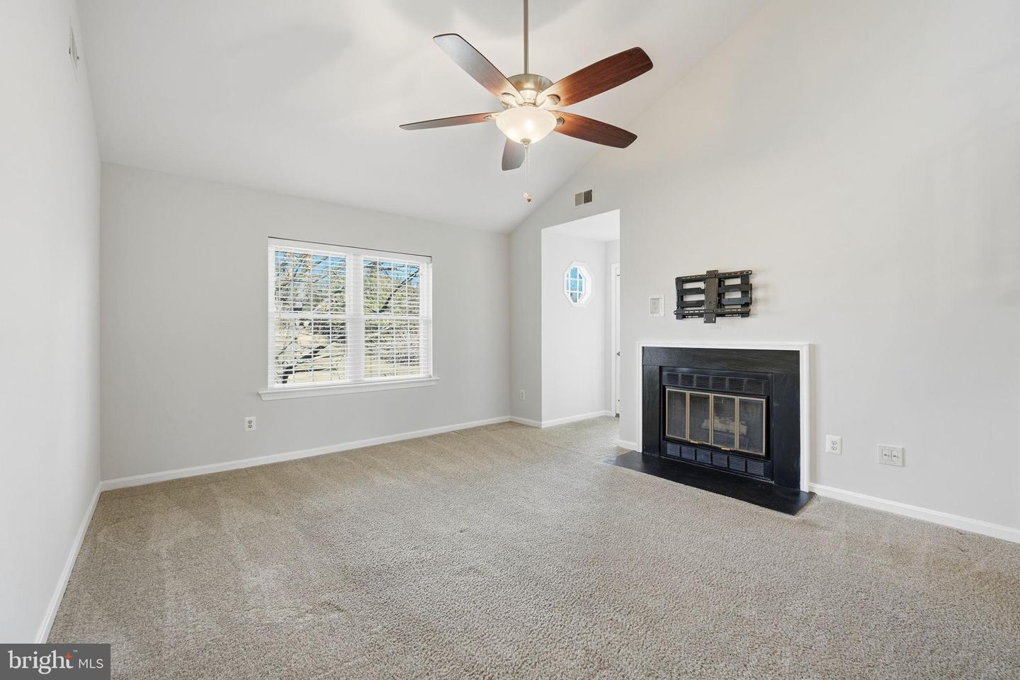 6086 ESSEX HOUSE SQ #B, ALEXANDRIA, Virginia 22310, 2 Bedrooms Bedrooms, ,1 BathroomBathrooms,Residential,For sale,6086 ESSEX HOUSE SQ #B,VAFX2286942 MLS # VAFX2286942