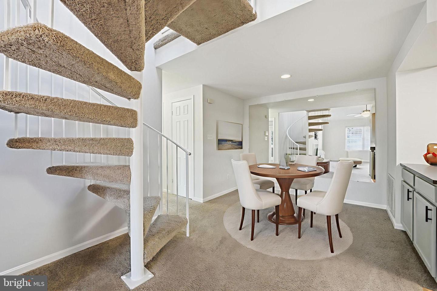 6086 ESSEX HOUSE SQ #B, ALEXANDRIA, Virginia 22310, 2 Bedrooms Bedrooms, ,1 BathroomBathrooms,Residential,For sale,6086 ESSEX HOUSE SQ #B,VAFX2286942 MLS # VAFX2286942