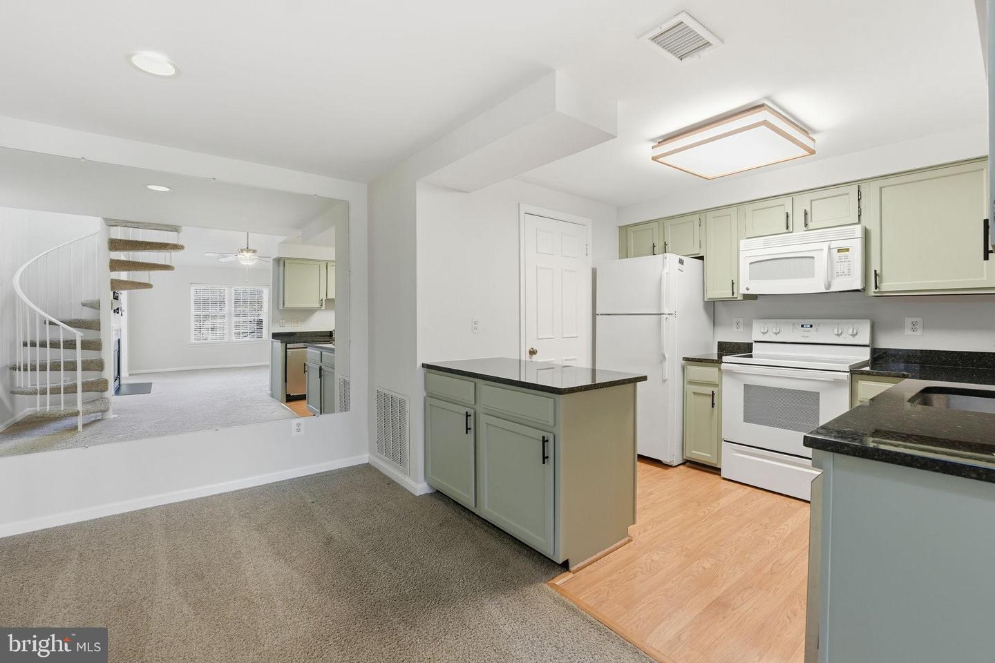 6086 ESSEX HOUSE SQ #B, ALEXANDRIA, Virginia 22310, 2 Bedrooms Bedrooms, ,1 BathroomBathrooms,Residential,For sale,6086 ESSEX HOUSE SQ #B,VAFX2286942 MLS # VAFX2286942