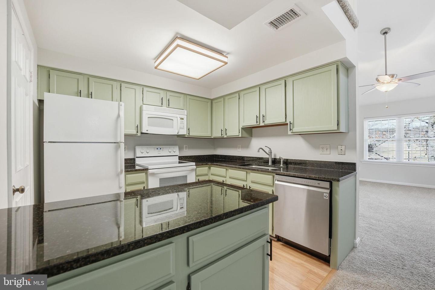 6086 ESSEX HOUSE SQ #B, ALEXANDRIA, Virginia 22310, 2 Bedrooms Bedrooms, ,1 BathroomBathrooms,Residential,For sale,6086 ESSEX HOUSE SQ #B,VAFX2286942 MLS # VAFX2286942