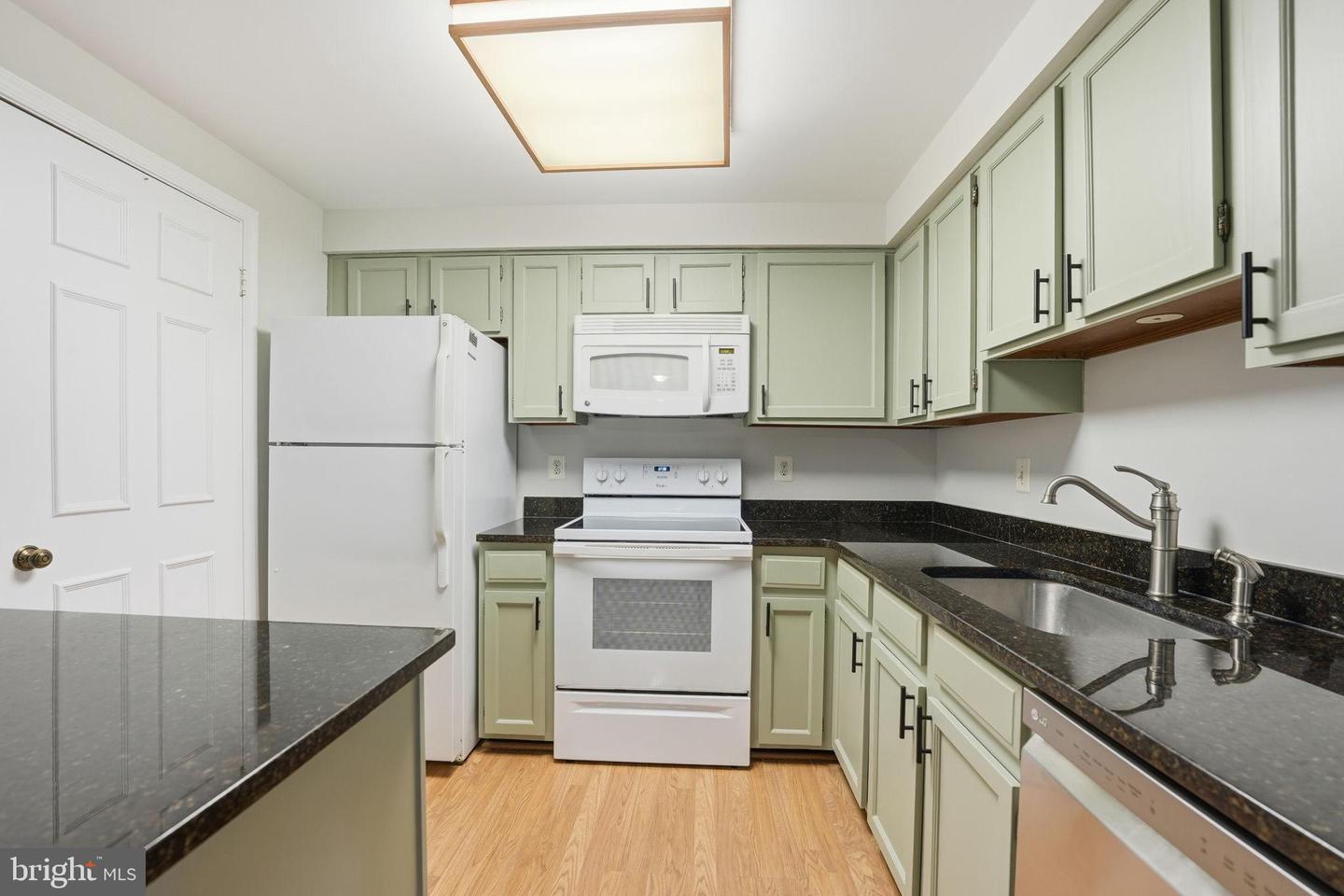 6086 ESSEX HOUSE SQ #B, ALEXANDRIA, Virginia 22310, 2 Bedrooms Bedrooms, ,1 BathroomBathrooms,Residential,For sale,6086 ESSEX HOUSE SQ #B,VAFX2286942 MLS # VAFX2286942