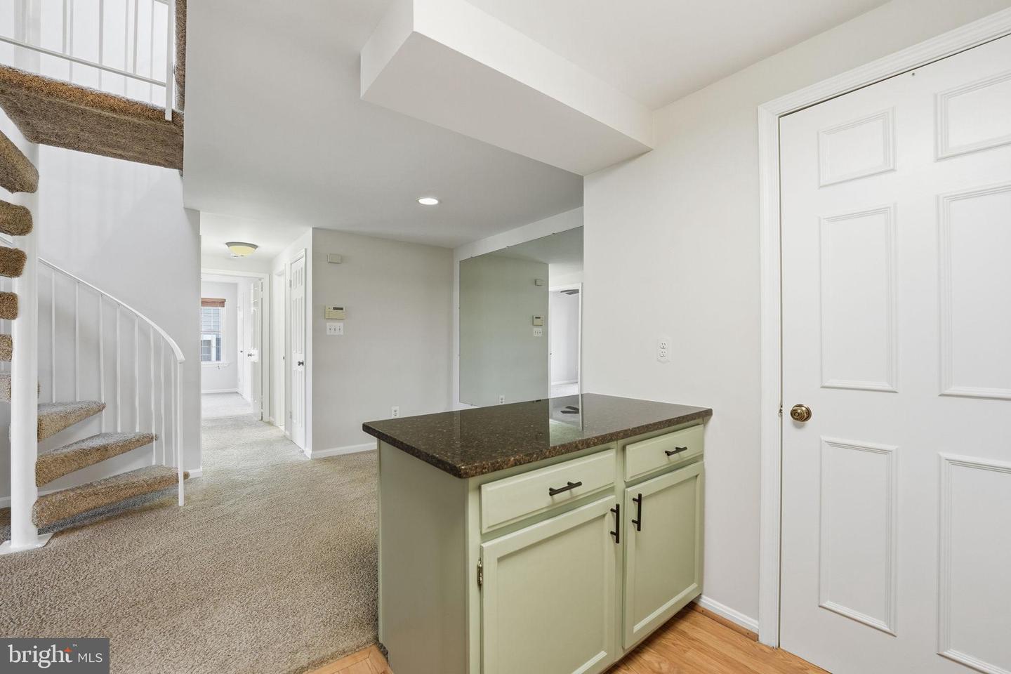 6086 ESSEX HOUSE SQ #B, ALEXANDRIA, Virginia 22310, 2 Bedrooms Bedrooms, ,1 BathroomBathrooms,Residential,For sale,6086 ESSEX HOUSE SQ #B,VAFX2286942 MLS # VAFX2286942