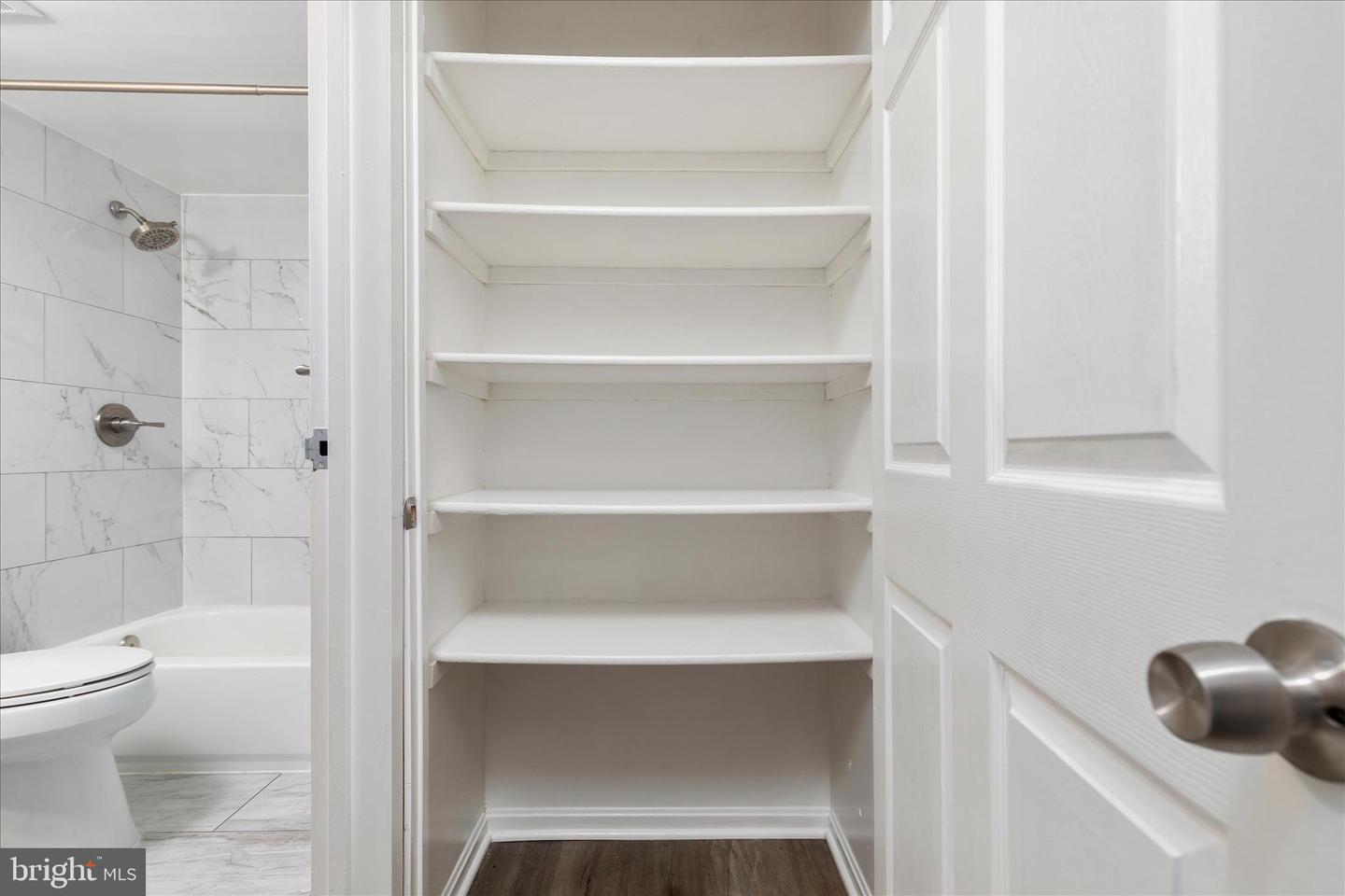 9710 KINGSBRIDGE DR #104, FAIRFAX, Virginia 22031, 1 Bedroom Bedrooms, 4 Rooms Rooms,1 BathroomBathrooms,Residential,For sale,9710 KINGSBRIDGE DR #104,VAFX2286978 MLS # VAFX2286978