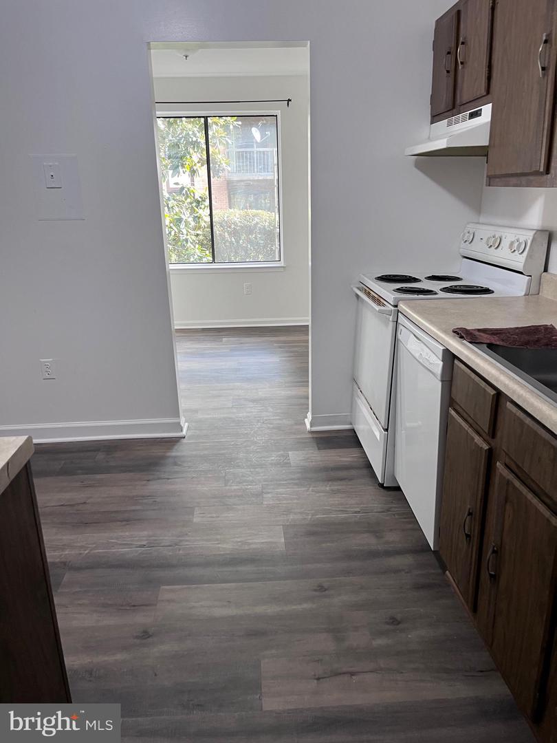 9710 KINGSBRIDGE DR #104, FAIRFAX, Virginia 22031, 1 Bedroom Bedrooms, 4 Rooms Rooms,1 BathroomBathrooms,Residential,For sale,9710 KINGSBRIDGE DR #104,VAFX2286978 MLS # VAFX2286978 9710 KINGSBRIDGE DR #104, FAIRFAX, Virginia 22031, 1 Bedroom Bedrooms, 4 Rooms Rooms,1 BathroomBathrooms,Residential,For sale,9710 KINGSBRIDGE DR #104,VAFX2286978 MLS # VAFX2286978