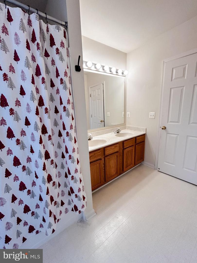 9353 COUGAR CT, MANASSAS PARK, Virginia 20111, 5 Bedrooms Bedrooms, ,3 BathroomsBathrooms,Residential,For sale,9353 COUGAR CT,VAMP2003486 MLS # VAMP2003486