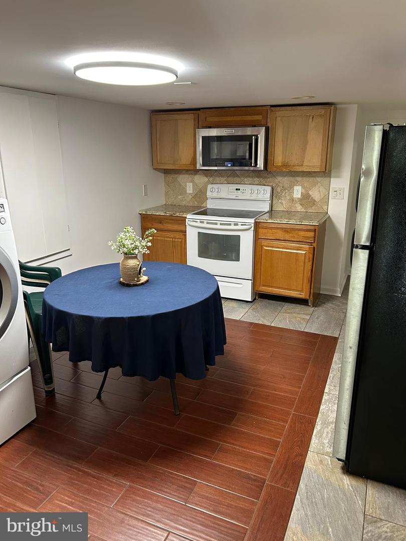 8014 STEADMAN ST, ALEXANDRIA, Virginia 22309, 7 Bedrooms Bedrooms, 7 Rooms Rooms,3 BathroomsBathrooms,Residential,For sale,8014 STEADMAN ST,VAFX2279476 MLS # VAFX2279476