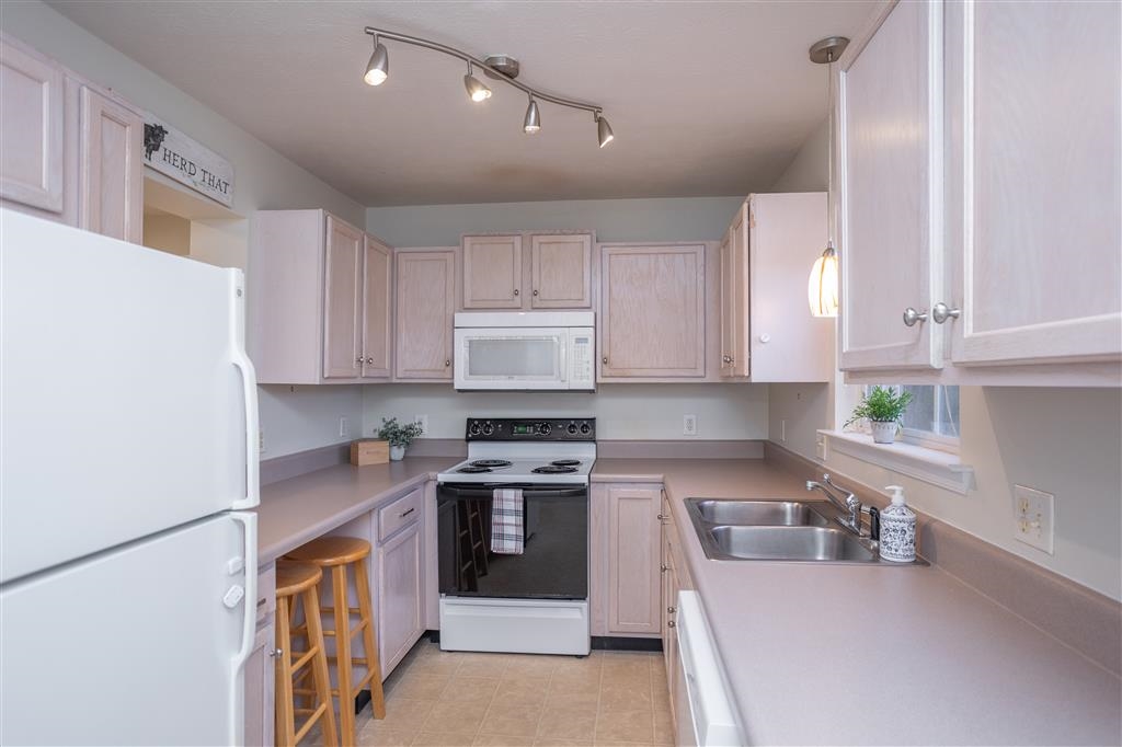 675 STONEWALL DR, HARRISONBURG, Virginia 22801, 2 Bedrooms Bedrooms, ,1 BathroomBathrooms,Residential,675 STONEWALL DR,672698 MLS # 672698 675 STONEWALL DR, HARRISONBURG, Virginia 22801, 2 Bedrooms Bedrooms, ,1 BathroomBathrooms,Residential,675 STONEWALL DR,672698 MLS # 672698