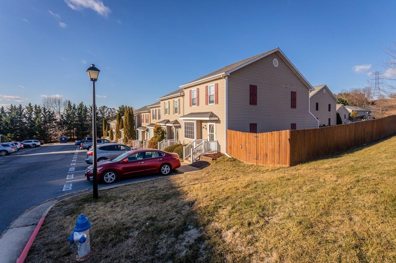 3313 IMPRESSION CT, ROCKINGHAM, Virginia 22801, 3 Bedrooms Bedrooms, ,2 BathroomsBathrooms,Residential,3313 IMPRESSION CT,672699 MLS # 672699 3313 IMPRESSION CT, ROCKINGHAM, Virginia 22801, 3 Bedrooms Bedrooms, ,2 BathroomsBathrooms,Residential,3313 IMPRESSION CT,672699 MLS # 672699