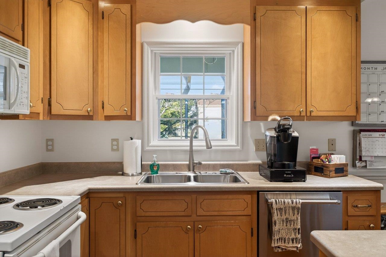 1716 EVERGREEN DR, HARRISONBURG, Virginia 22801, 3 Bedrooms Bedrooms, ,2 BathroomsBathrooms,Residential,1716 EVERGREEN DR,672704 MLS # 672704