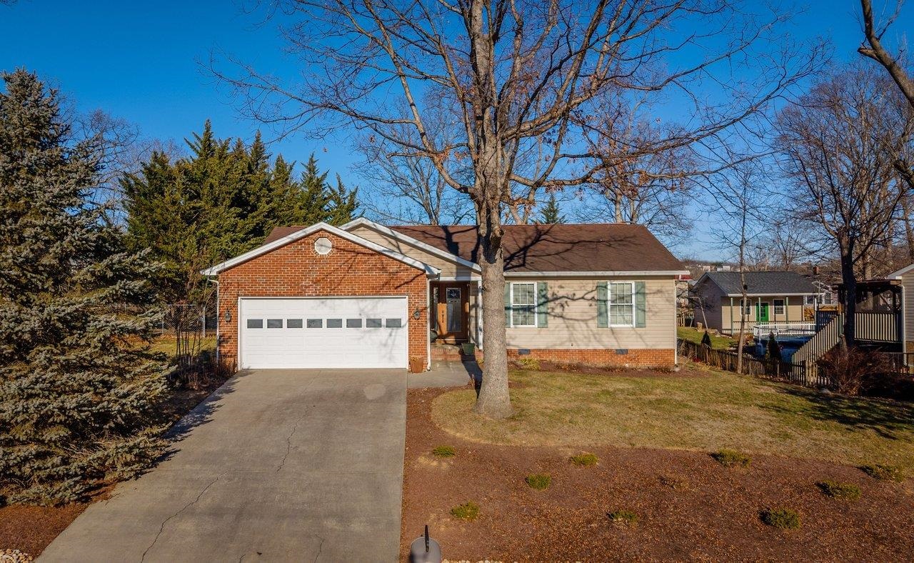 1716 EVERGREEN DR, HARRISONBURG, Virginia 22801, 3 Bedrooms Bedrooms, ,2 BathroomsBathrooms,Residential,1716 EVERGREEN DR,672704 MLS # 672704