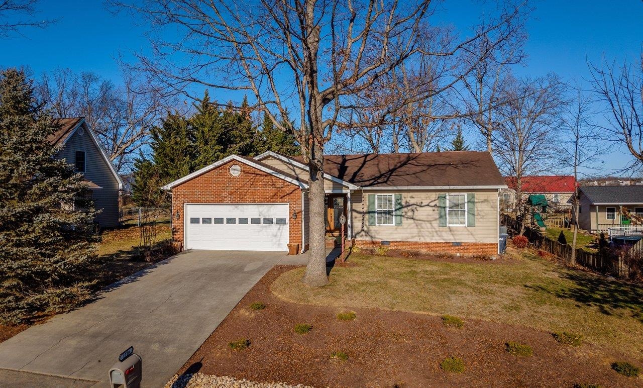 1716 EVERGREEN DR, HARRISONBURG, Virginia 22801, 3 Bedrooms Bedrooms, ,2 BathroomsBathrooms,Residential,1716 EVERGREEN DR,672704 MLS # 672704