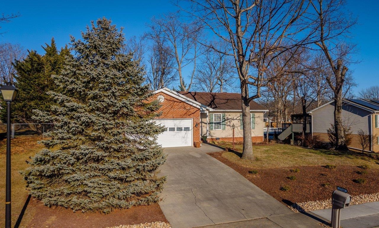 1716 EVERGREEN DR, HARRISONBURG, Virginia 22801, 3 Bedrooms Bedrooms, ,2 BathroomsBathrooms,Residential,1716 EVERGREEN DR,672704 MLS # 672704