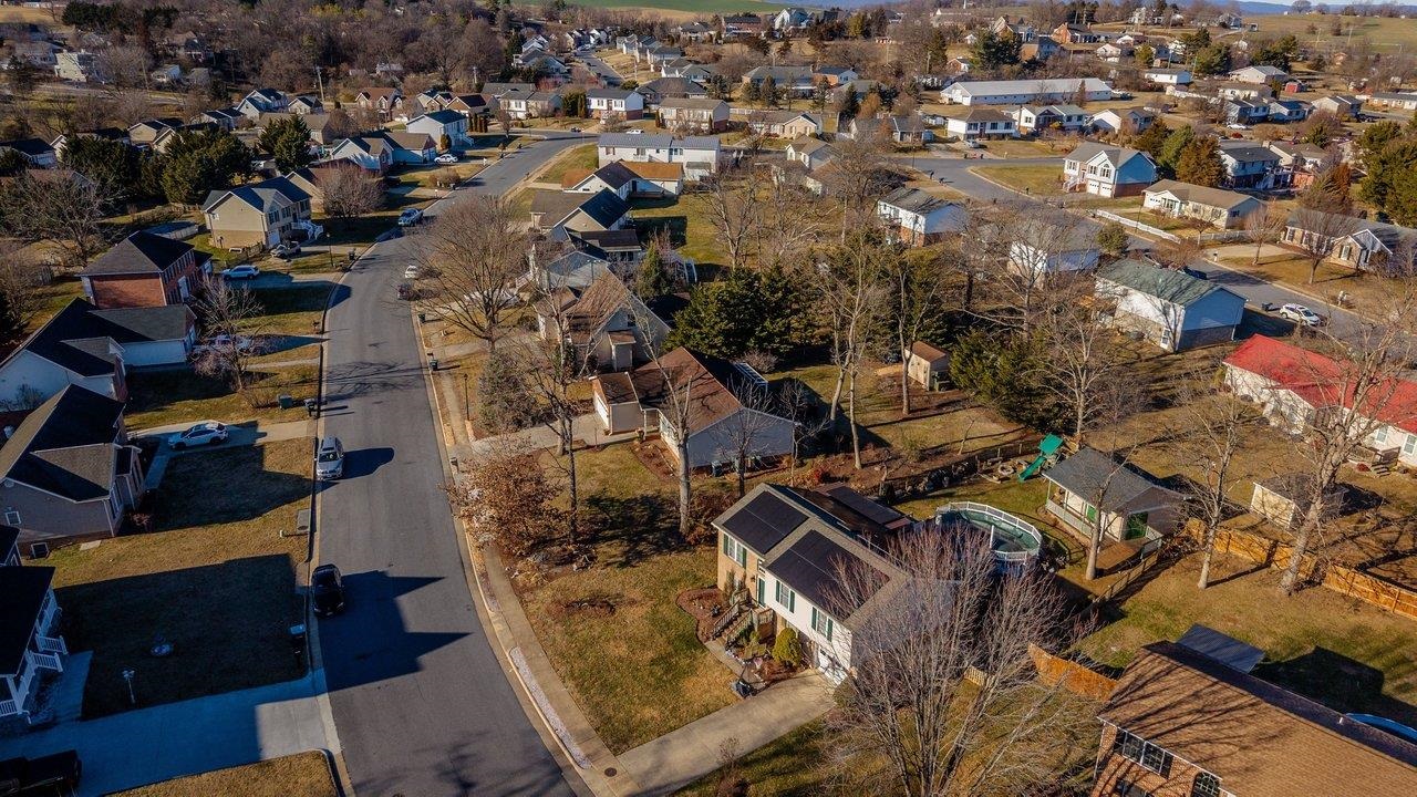 1716 EVERGREEN DR, HARRISONBURG, Virginia 22801, 3 Bedrooms Bedrooms, ,2 BathroomsBathrooms,Residential,1716 EVERGREEN DR,672704 MLS # 672704