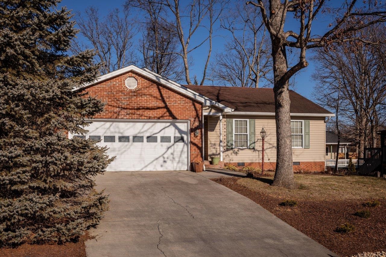 1716 EVERGREEN DR, HARRISONBURG, Virginia 22801, 3 Bedrooms Bedrooms, ,2 BathroomsBathrooms,Residential,1716 EVERGREEN DR,672704 MLS # 672704