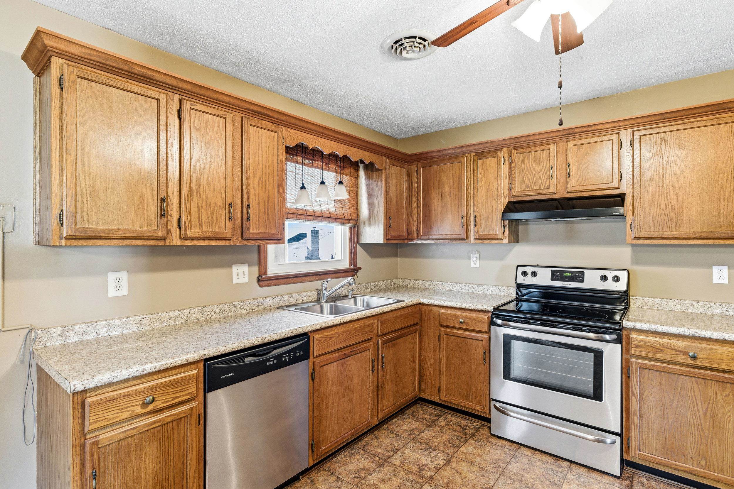 323 WESTLU DR, LURAY, Virginia 22835, 3 Bedrooms Bedrooms, ,2 BathroomsBathrooms,Residential,323 WESTLU DR,672706 MLS # 672706